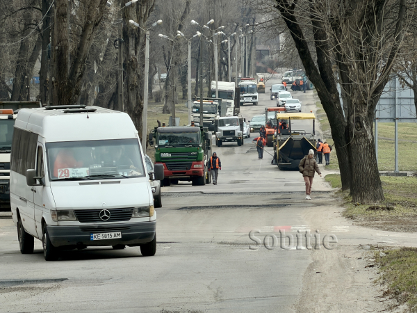 У Кам&rsquo;янському розпочали асфальтування дороги на проспекті Відродження