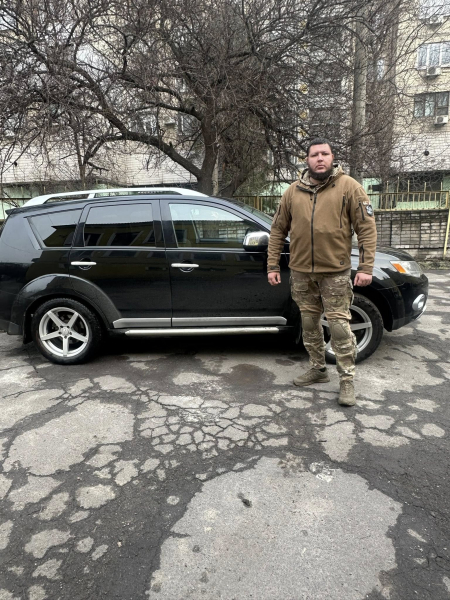 Освітяни Кам&rsquo;янського передали захисникам 53-й автомобіль