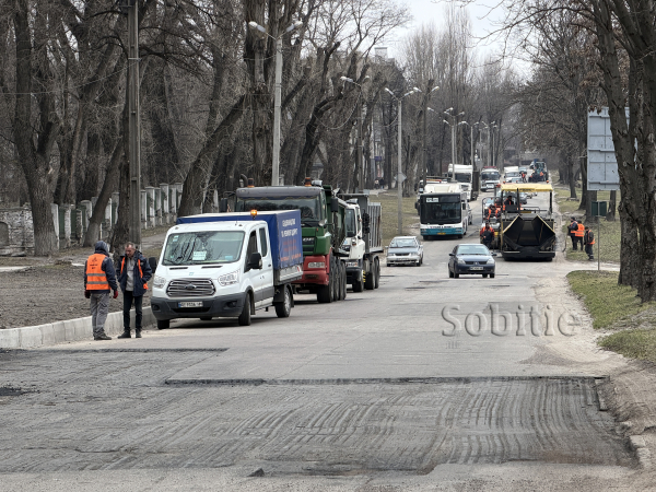 У Кам&rsquo;янському розпочали асфальтування дороги на проспекті Відродження