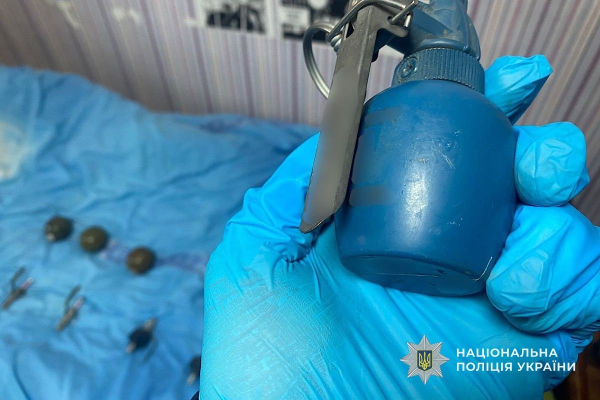 Автомат, гранати та сотні набоїв: жителя Криворіжжя судитимуть за зберігання зброї
