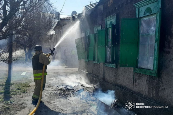 Понад 60 атак за день: на Дніпропетровщині через удари ворога постраждали 8 людей, серед них &mdash; дитина