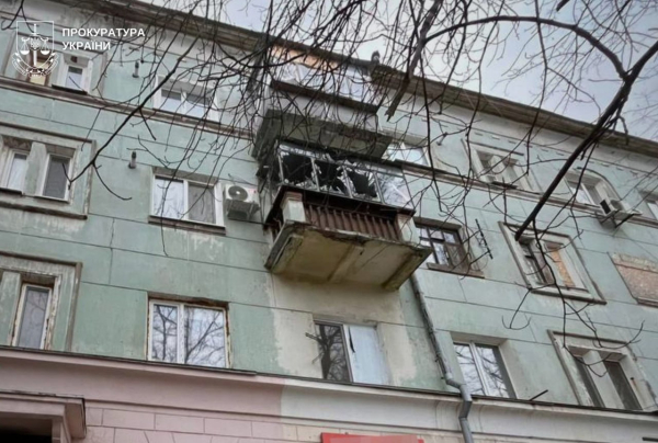 Ворог атакував Нікополь FPV-дроном: поранені 11 людей, серед них &ndash; 16-річна дівчина