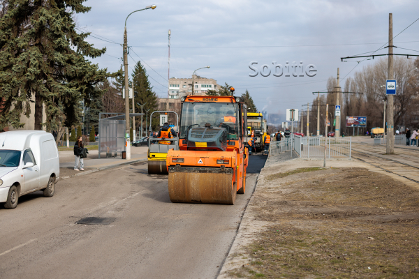 У Кам&rsquo;янському тривають дорожні роботи