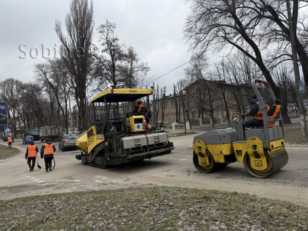 У Кам&rsquo;янському розпочали асфальтування дороги на проспекті Відродження