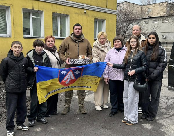 Освітяни Кам&rsquo;янського передали захисникам 53-й автомобіль