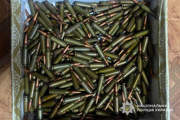 Автомат, гранати та сотні набоїв: жителя Криворіжжя судитимуть за зберігання зброї