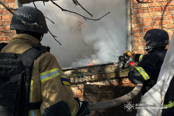 Понад 60 атак за день: на Дніпропетровщині через удари ворога постраждали 8 людей, серед них &mdash; дитина