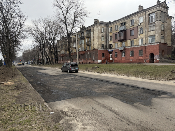 У Кам&rsquo;янському розпочали асфальтування дороги на проспекті Відродження