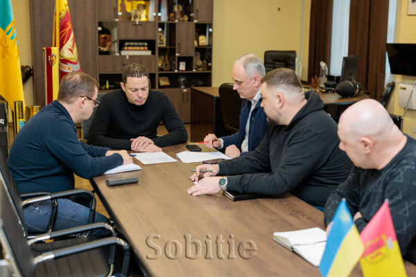 У Кам&rsquo;янському розпочали ремонт доріг: де вже працює техніка та які вулиці у пріоритеті
