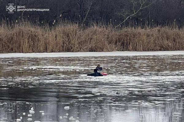 У Самарі чоловік провалився під кригу на річці
