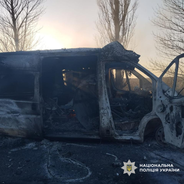 На Харківщині ворожий FPV-дрон влучив у автомобіль швидкої допомоги: загинули двоє медиків