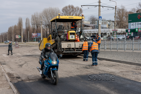 У Кам&rsquo;янському тривають дорожні роботи