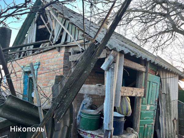 Ворог атакував Нікополь FPV-дроном: поранені 11 людей, серед них &ndash; 16-річна дівчина
