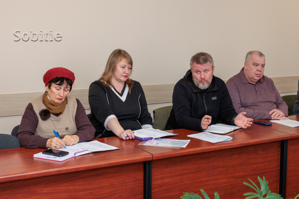 У Кам&rsquo;янському розпочали благоустрій після зими: мер поставив завдання завершити основні роботи до Великодня