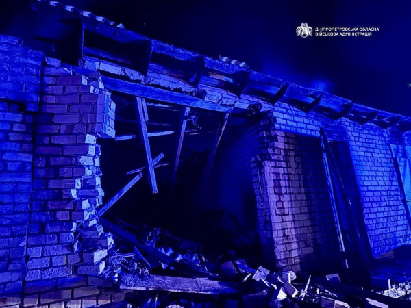 Ворог завдав удару по Дніпру: постраждали жінка та двоє дітей