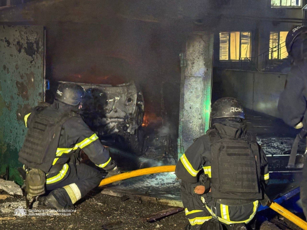 Ворог завдав удару по Дніпру: постраждали жінка та двоє дітей