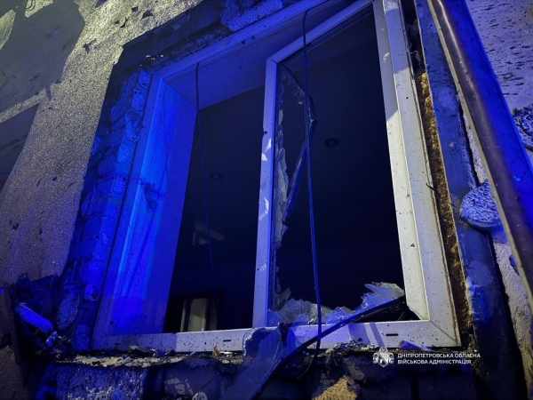 Ворог завдав удару по Дніпру: постраждали жінка та двоє дітей