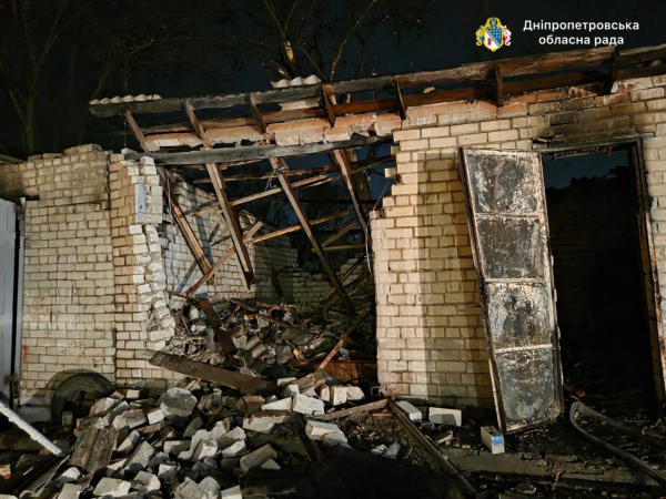 Ворог завдав удару по Дніпру: постраждали жінка та двоє дітей